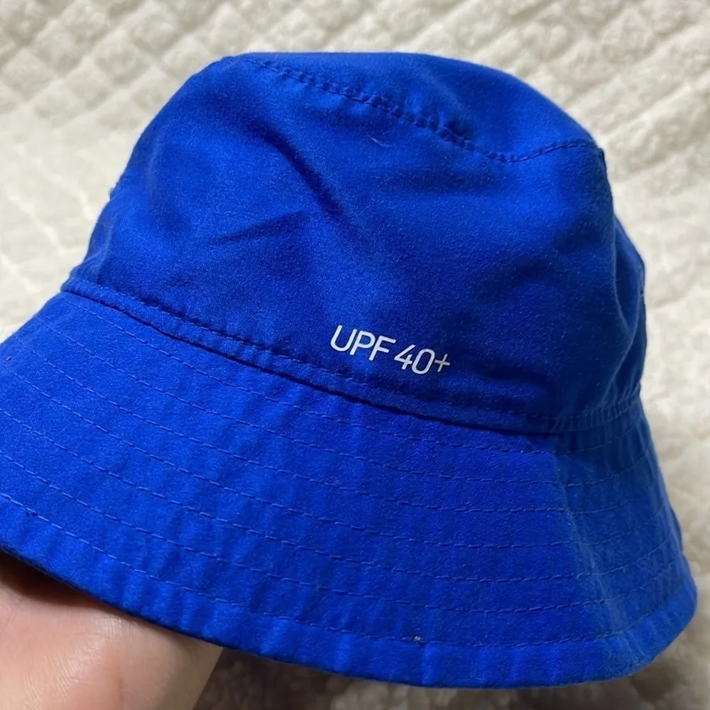 NIKE INFANT (12-24 MONTHS) BUCKET HAT BLUE WHITE SWOOSH CHIN STRAP UPF40+